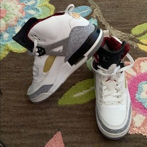 Like New JORDAN spizike shoes in men’s 7